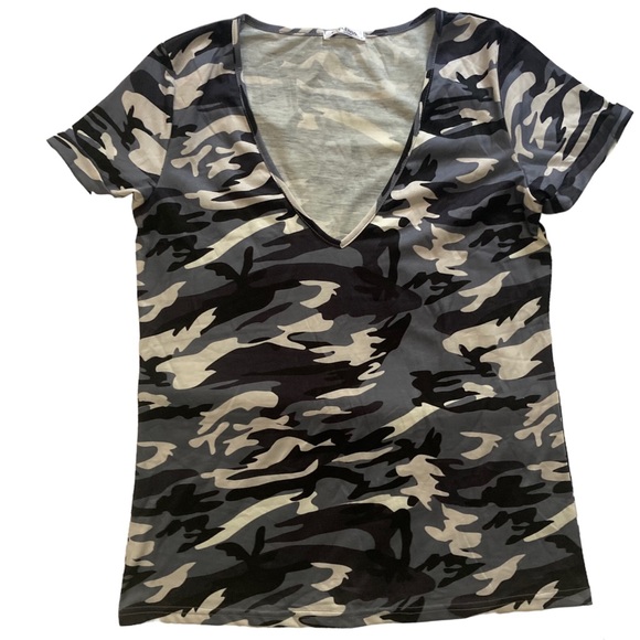 Camo Print Deep V-Neck Short Sleeve Tunic Shirt NWT - M - Picture 6 of 12